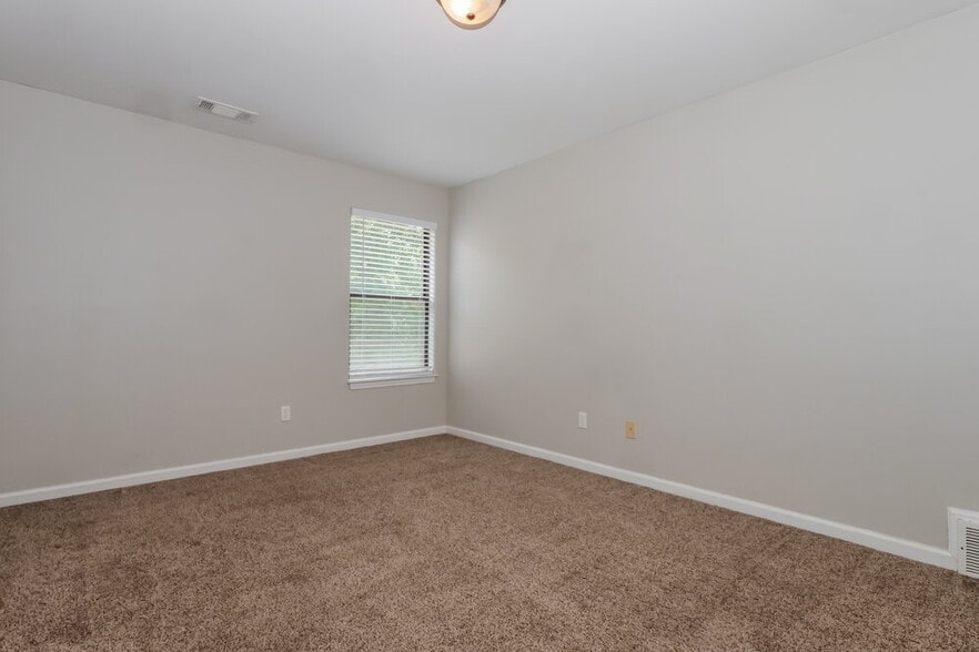 Building Photo - 450 Garden Springs Dr