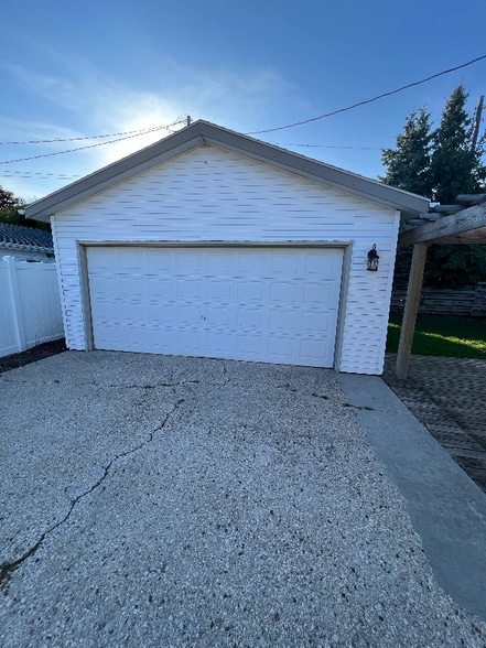 Building Photo - 1510 S 38th St