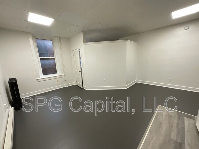 Building Photo - 9-12 Center Square