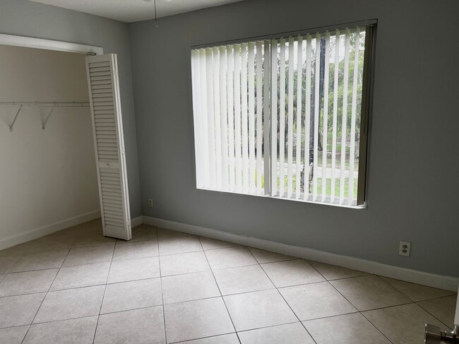 Building Photo - 8149 Lagos De Campo Blvd