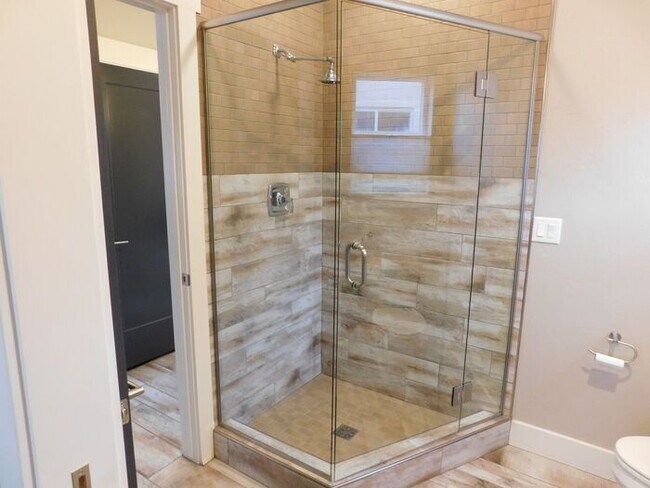 Building Photo - Spacious 5-Bedroom Home with Luxury Features & Prime Location!