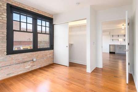 Building Photo - 1522 W Monroe St