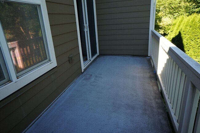 Building Photo - 2738 NW Kennedy Ct