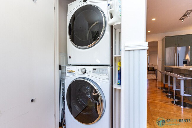 Building Photo - Castro: UNFURNISHED Top Floor Flat w/ Private Deck, W/D in unit & Garage Parking
