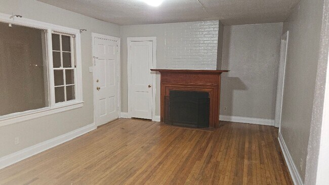 Building Photo - 3 bed 2 bath Home for rent