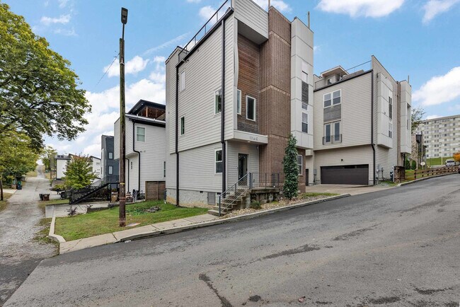 Building Photo - 1114A Wade Ave