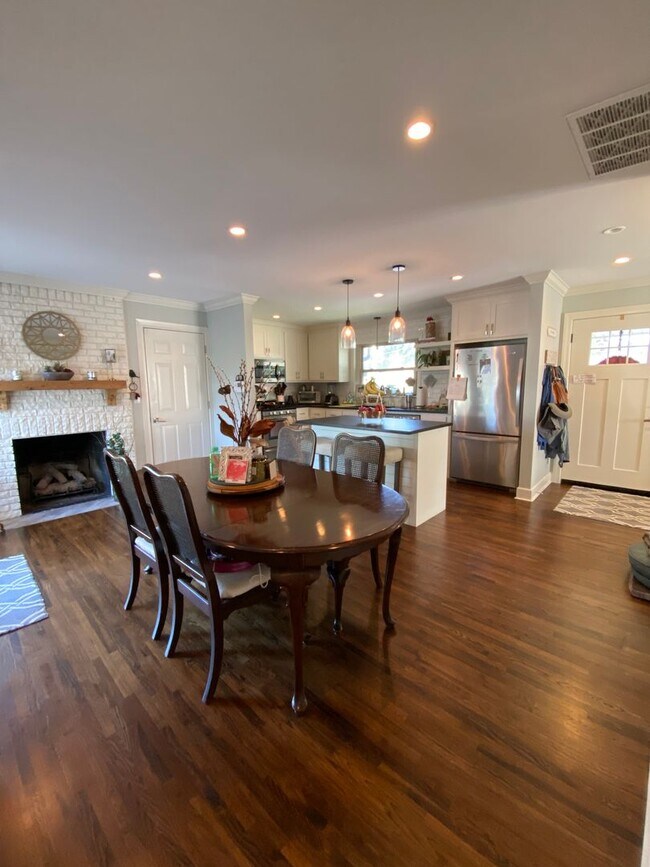 Building Photo - Darling renal in Lortondale