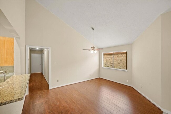 Building Photo - 3409 Meadway Dr