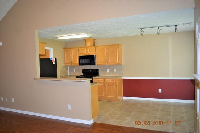 Building Photo - 8 Lincolnshire Ln