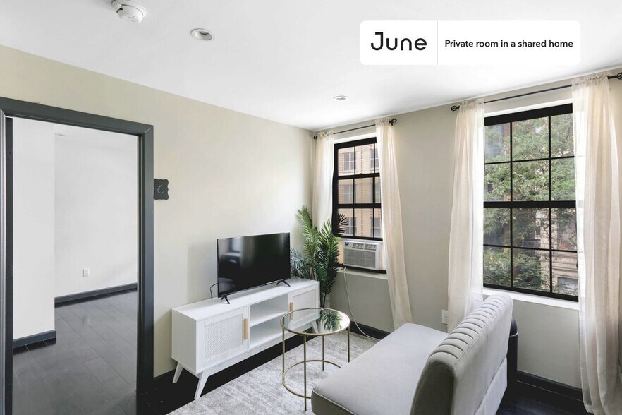 Building Photo - Room in Shared 3 bed/1 bath home