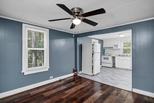 Building Photo - Charming 2 Bedroom Home, close to USC & lo...