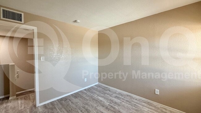 Building Photo - 2634 N 43rd Ave