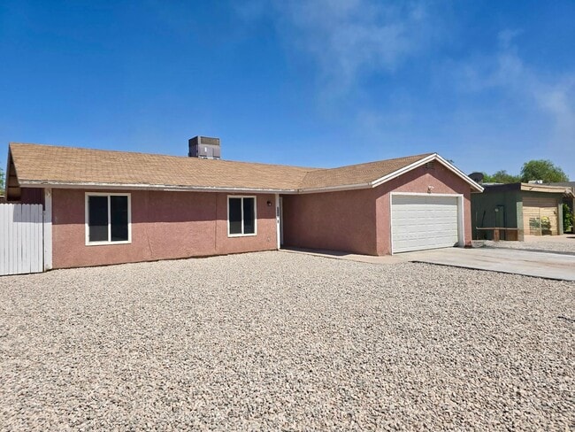 Building Photo - Hacienda Estates Three Bedroom Two Bath home !!! Close to Hospital and Retail Stores