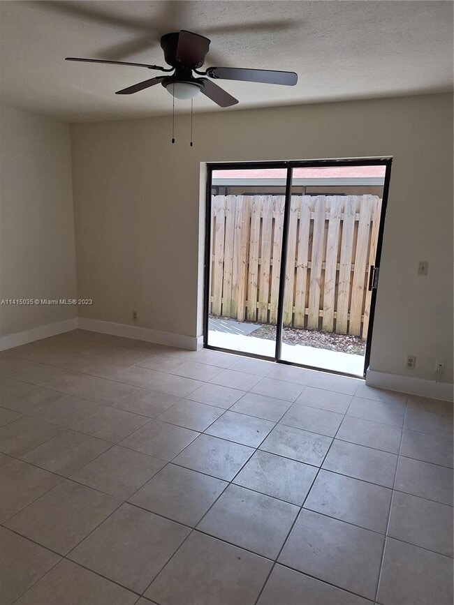 Building Photo - 4322 Woodstock Dr