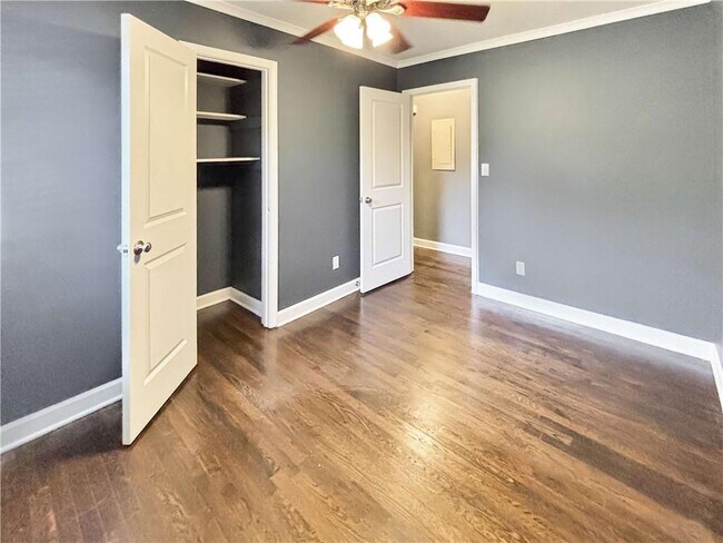 Building Photo - 2395 Powers Ferry Dr SE