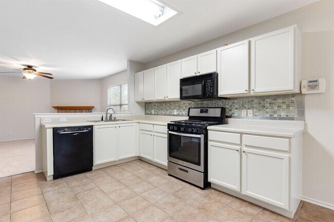 Building Photo - 1815 Brentwood Dr