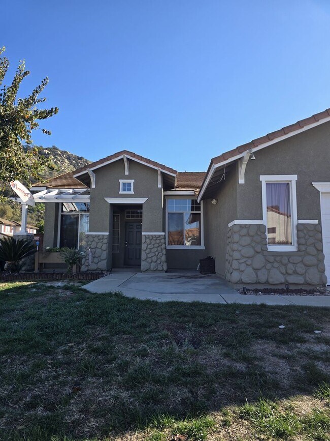 Building Photo - Newly Remodeled 4-Bedroom Home in Desirable Community