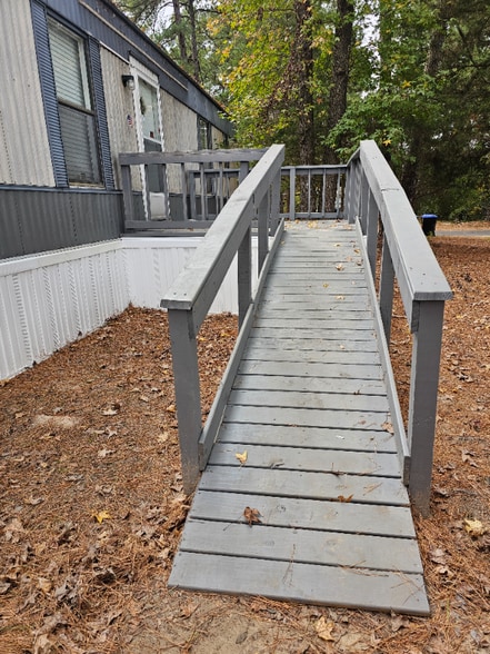 Primary Photo - 217 W Fairlane Dr