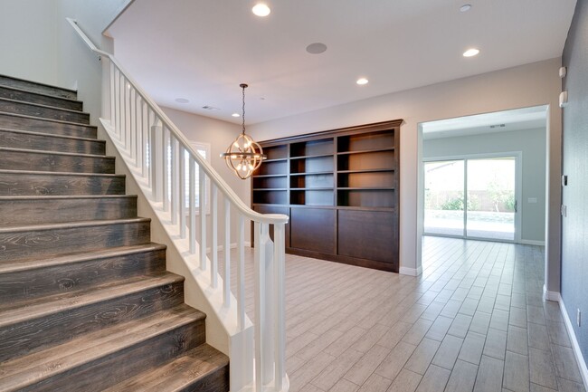 Building Photo - **Luxury 5 Bedroom Pool Home for Rent in Inspirada | Nearly 4,000 Sq Ft on Corner Lot**