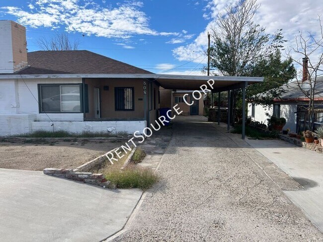 Building Photo - 808 Arville Ave