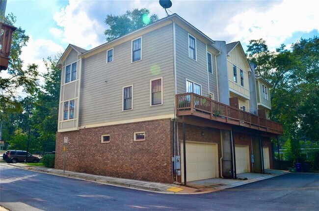 Building Photo - 1339 Oakview Rd