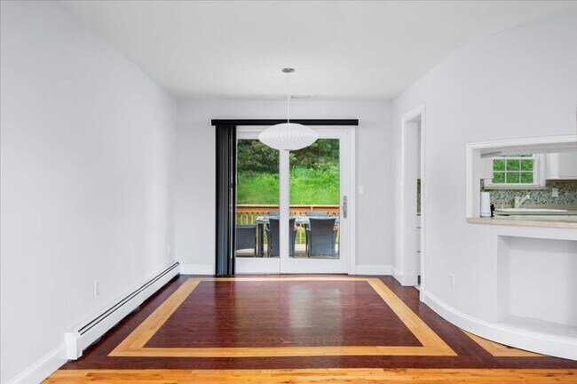 Building Photo - Heathcote Hill neighborhood 3 Bedroom 2 Ba...
