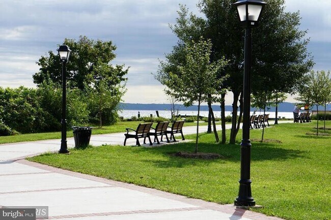 Building Photo - 421 Concord St