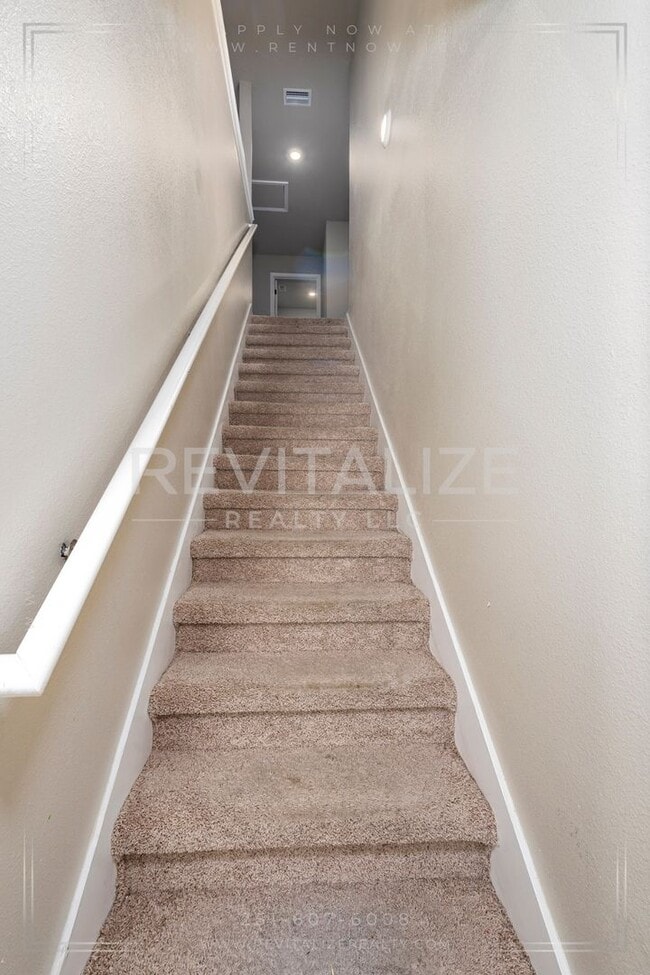 Building Photo - Stunning 2-Story 4 BD 2.5 BA House in Spanish Fort!