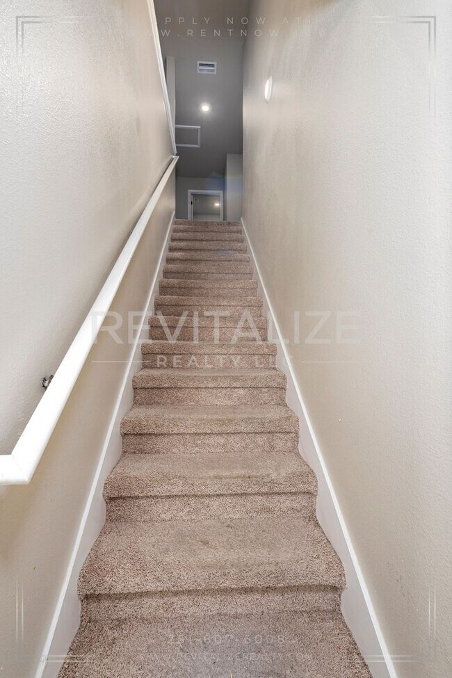 Building Photo - Stunning 2-Story House in Spanish Fort!