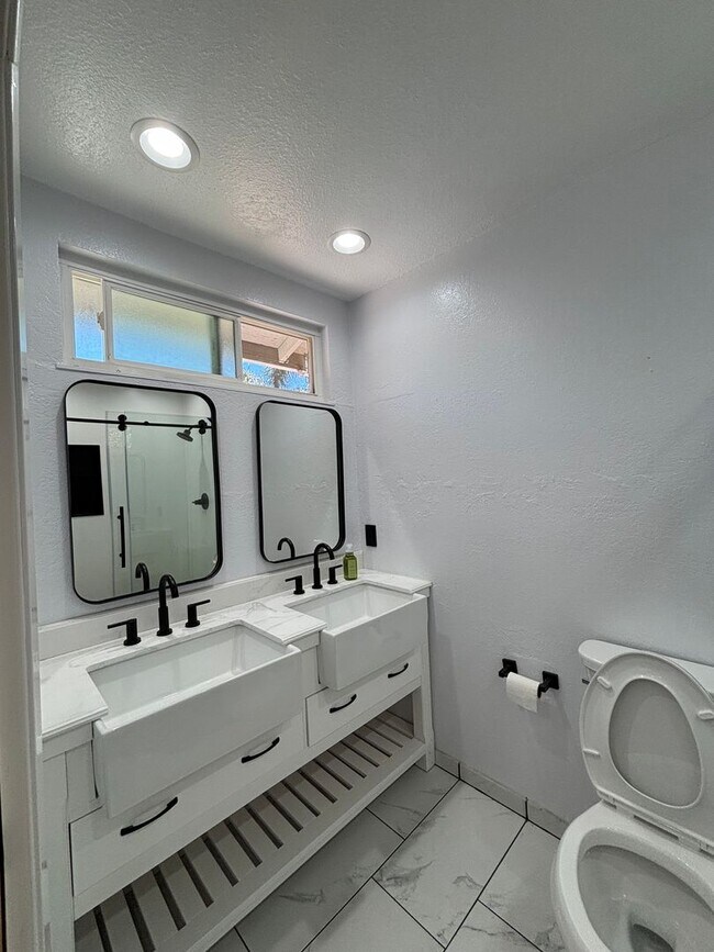 Building Photo - Move-In Ready Home with Remodeled Kitchen and Baths