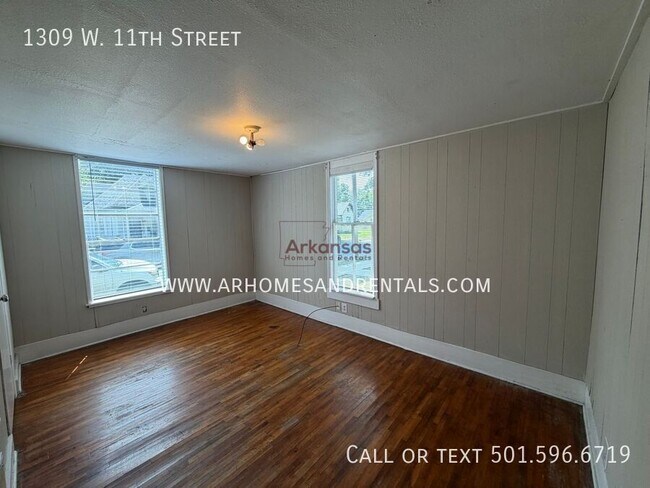 Building Photo - 1309 W 11th St