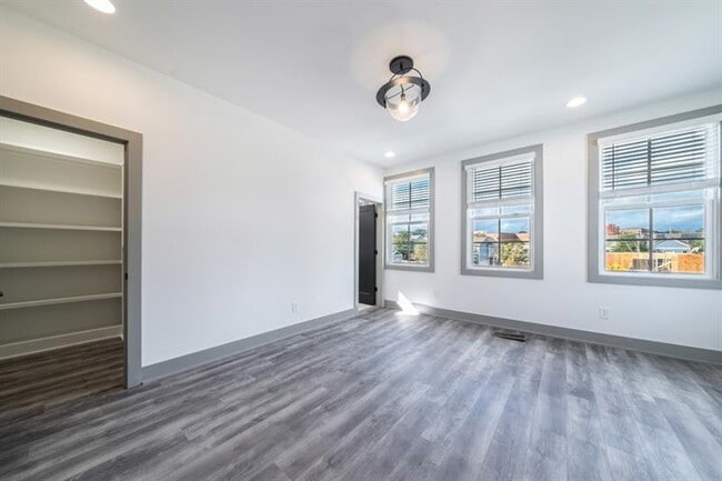 Building Photo - 42 Becker Pl NW