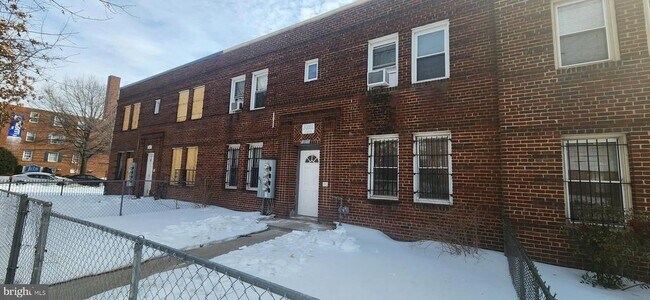 Building Photo - 2017 I St NE