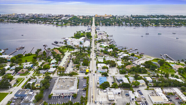 Building Photo - 301 W Ocean Ave