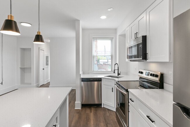 Building Photo - 1 Bedroom 1 Bath Unit Available