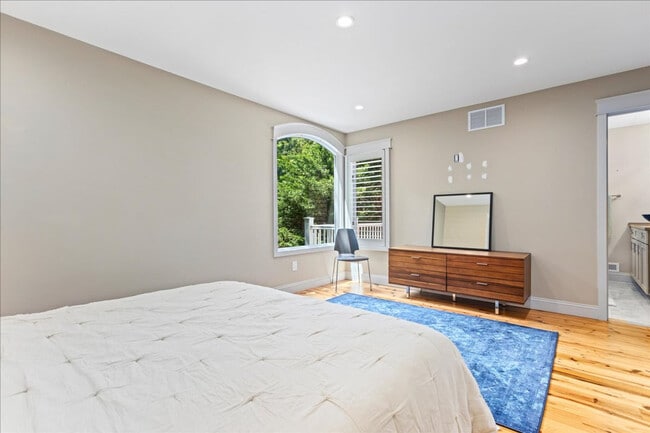 Building Photo - 710 Lighthouse Ave