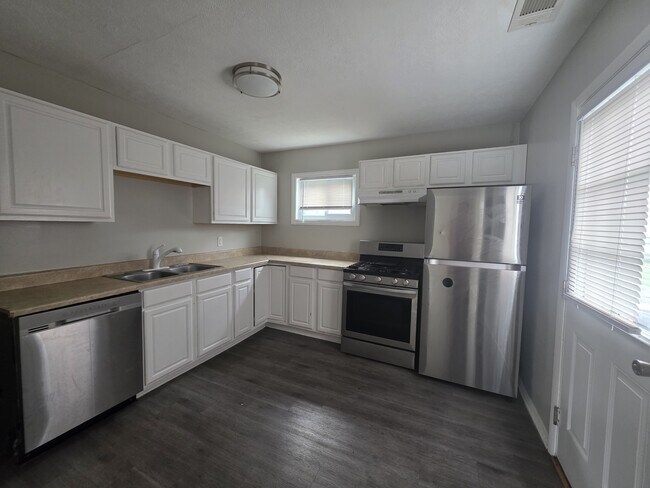 Building Photo - 3825 Kenard Ct