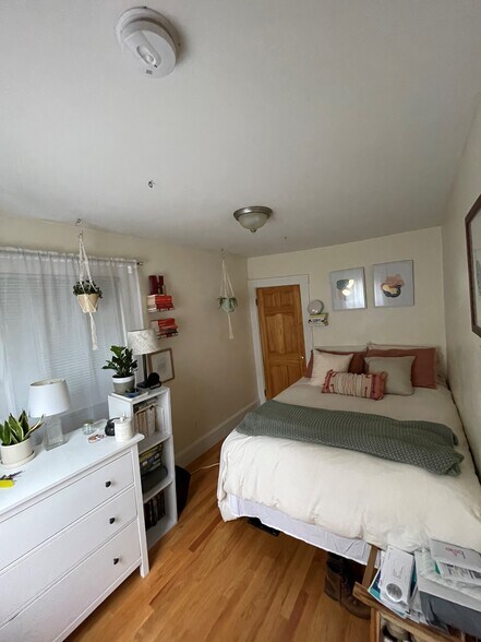 Building Photo - 17 Bay St