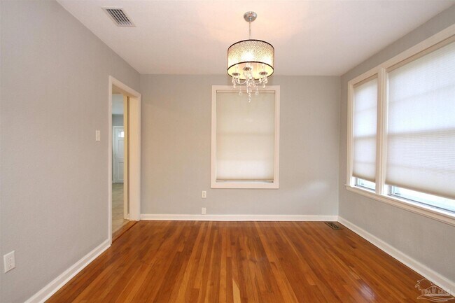 Building Photo - 1221 E Hernandez St