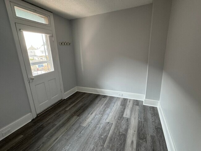 Building Photo - 911 Blunston St