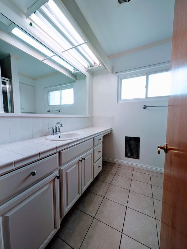 Building Photo - 1308 Claremont Pl