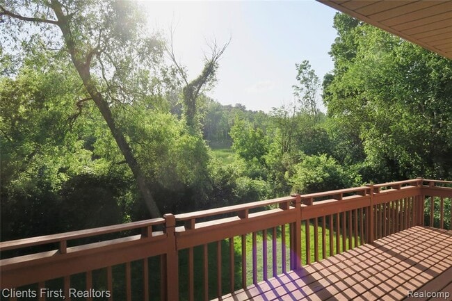 Building Photo - 7233 Oakwood Dr