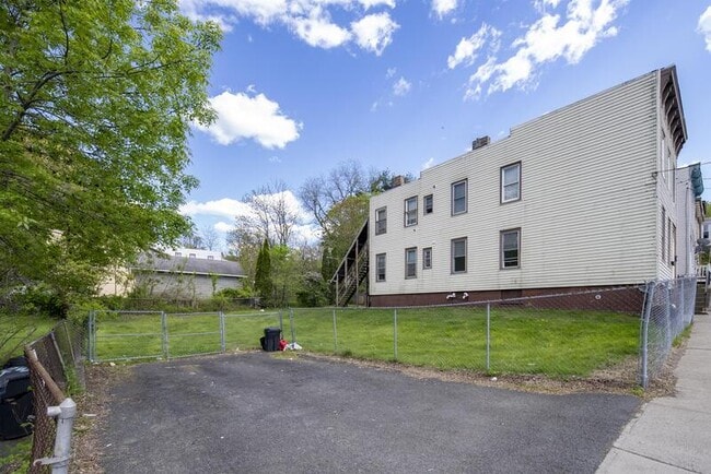 Building Photo - 8 Stow Ave