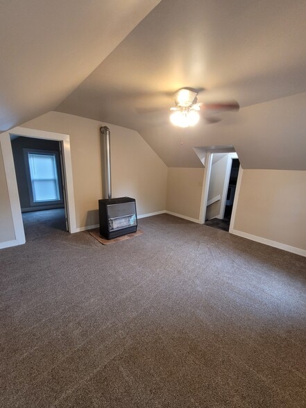 Building Photo - 608 1/2 Putnam St