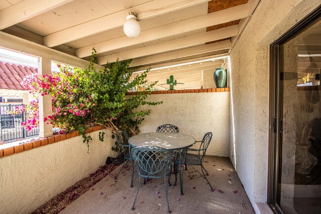 Building Photo - Beautiful Furnished patio home in Old Town Scottsdale, 2BR