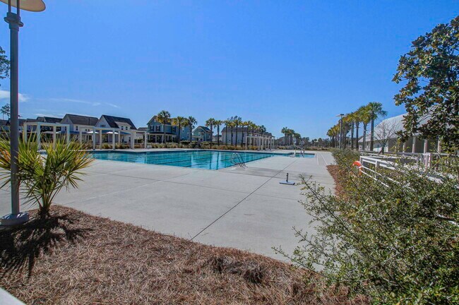 Building Photo - 612 Heartwood Ln