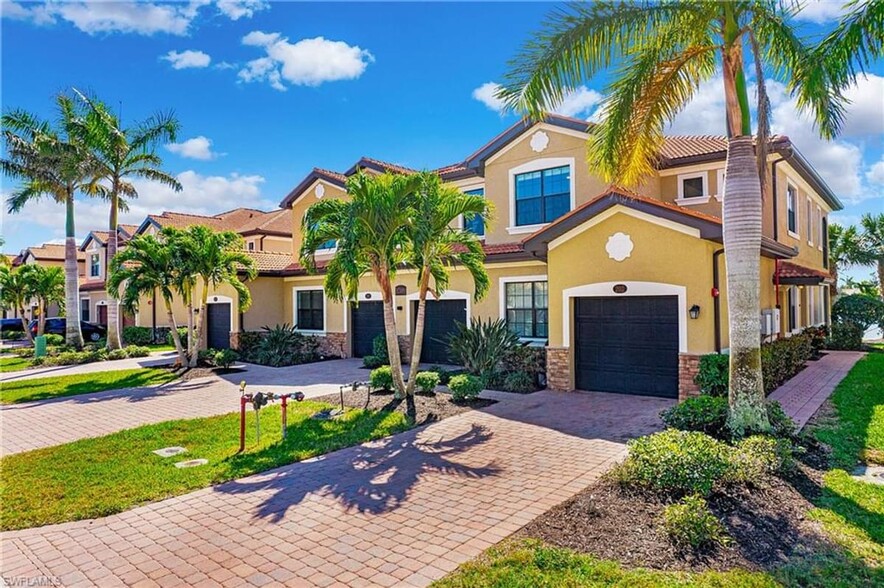 front view - 26141 Palace Ln