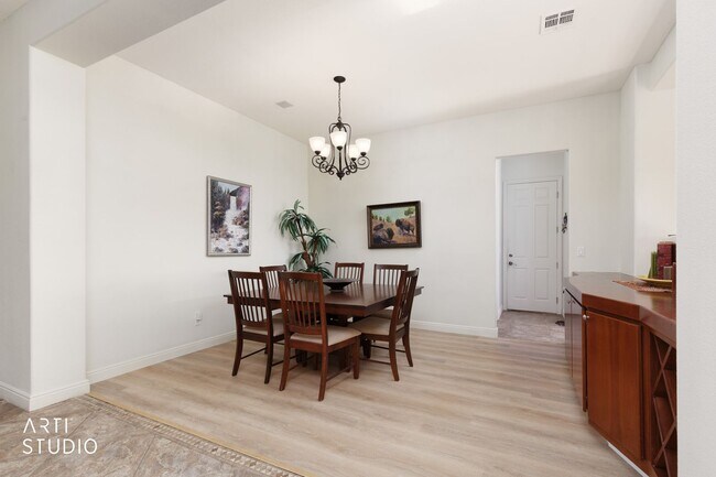Building Photo - Beautiful home located in the gated commun...