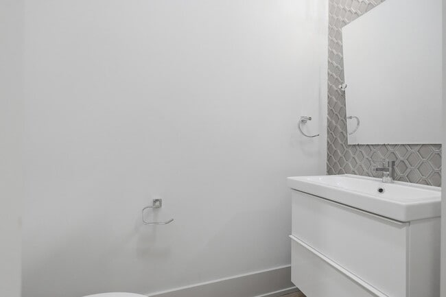 Building Photo - 4226 S Ellis Ave