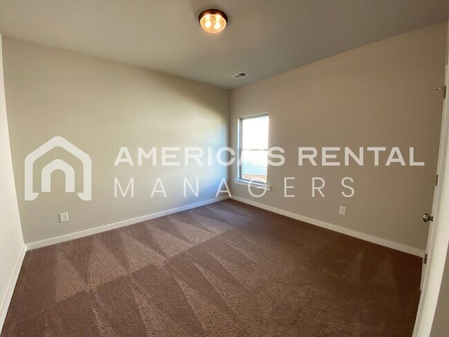 Building Photo - Spacious Home for Rent in Weaver AL... Ava...